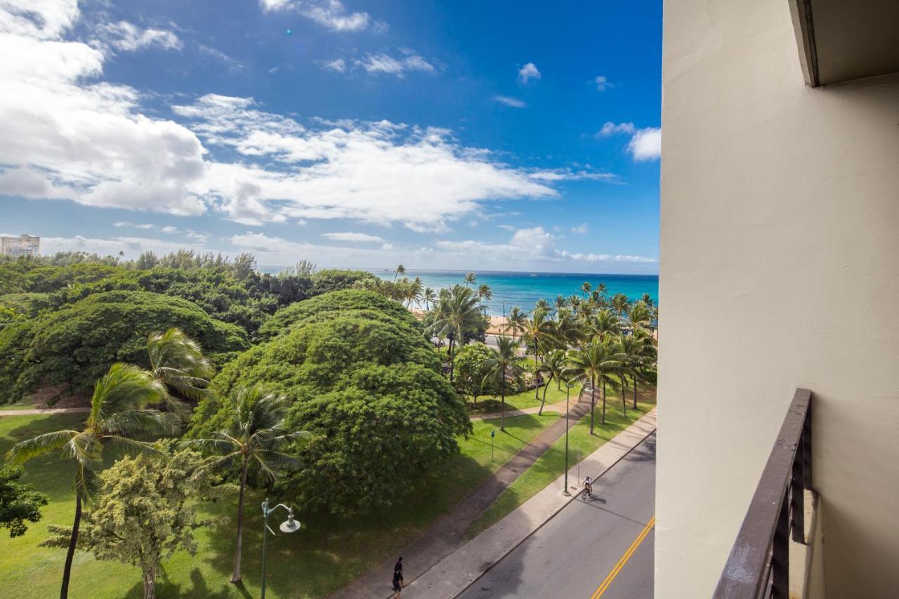 Отель Castle At Waikiki Grand Гонолулу Экстерьер фото