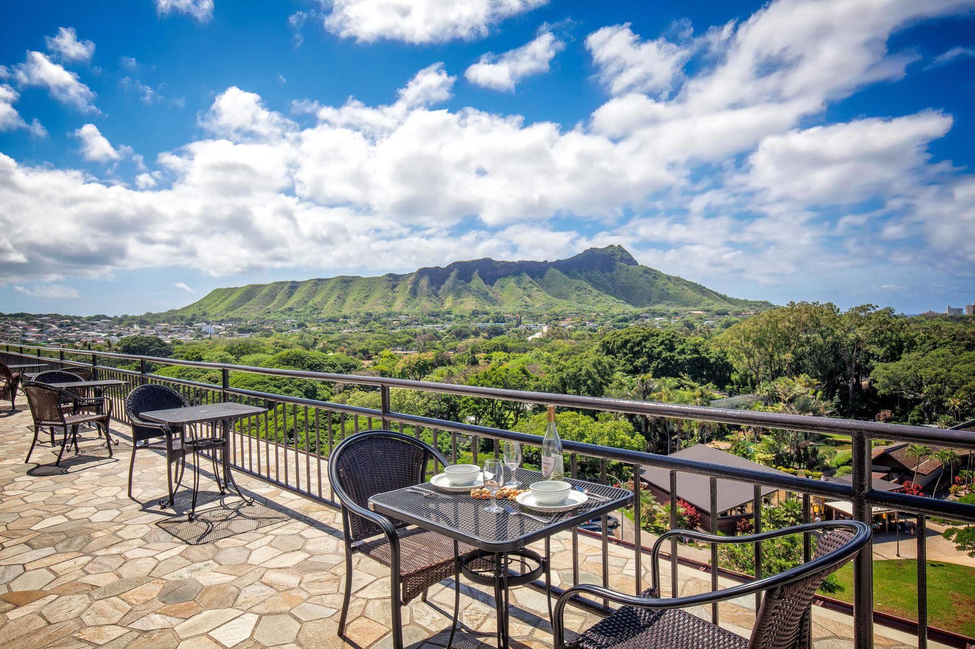 Отель Castle At Waikiki Grand Гонолулу Экстерьер фото