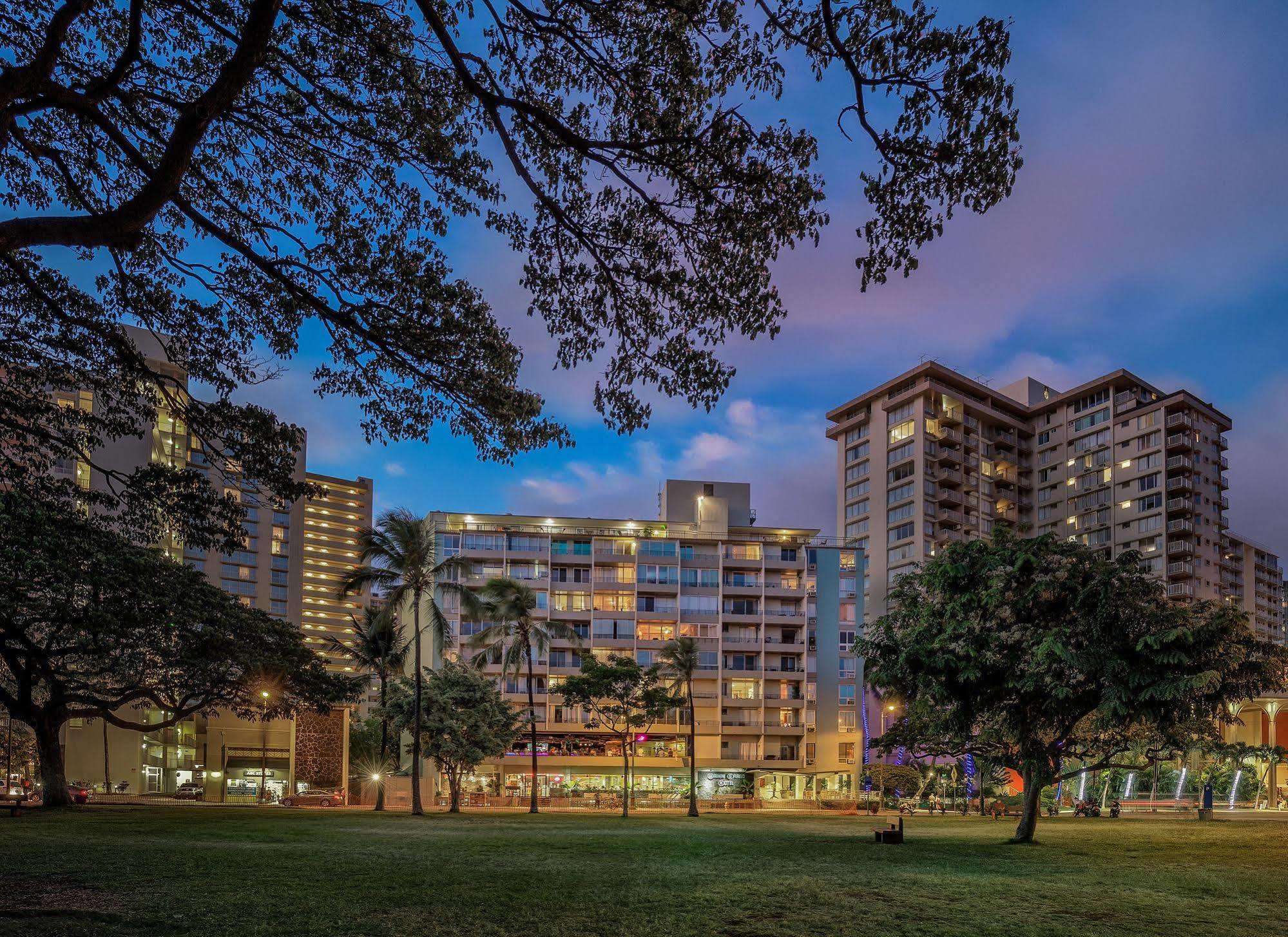 Отель Castle At Waikiki Grand Гонолулу Экстерьер фото